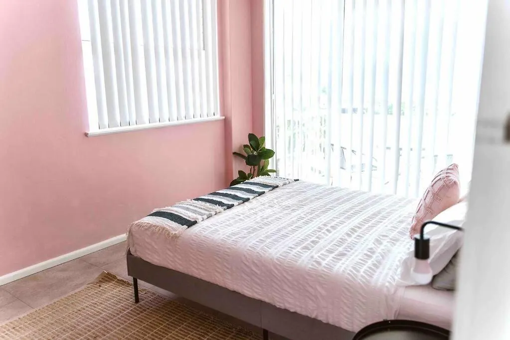 Paradise 31 - Pink Oasis In The Heart Of The Gc Gold Coast