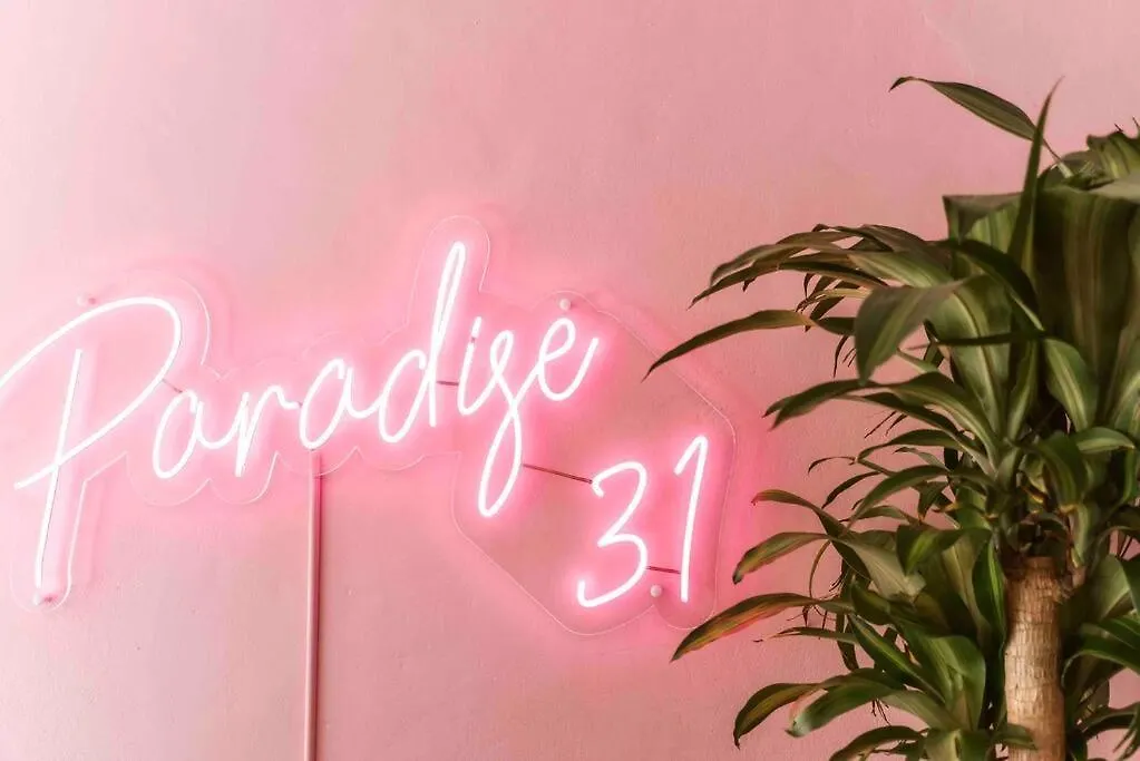 Paradise 31 - Pink Oasis In The Heart Of The Gc Gold Coast Australia