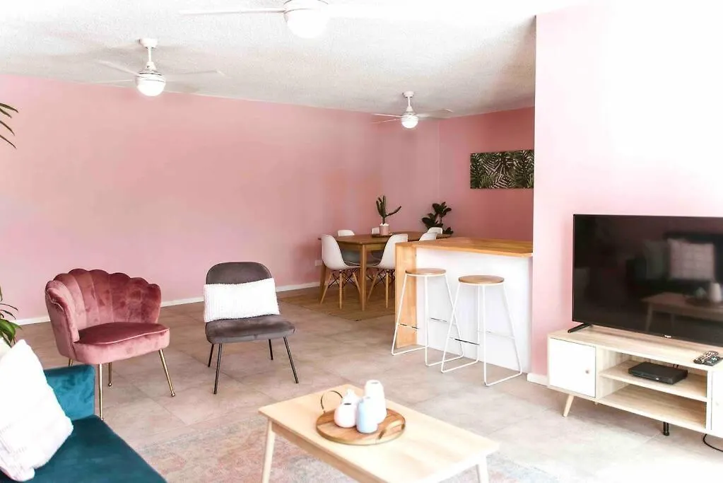 Paradise 31 - Pink Oasis In The Heart Of The Gc Gold Coast